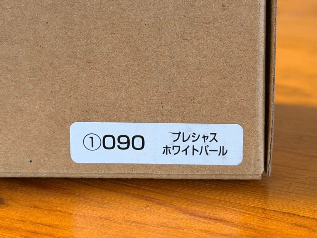 トヨタ ミライ カラーサンプル プレシャス ホワイトパール