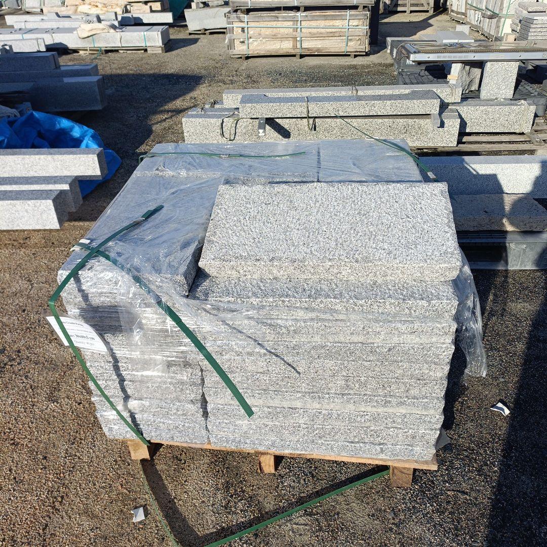 ベトナム産白300✕600✕50ミリ五面のみぎり仕上げ敷石 計40枚