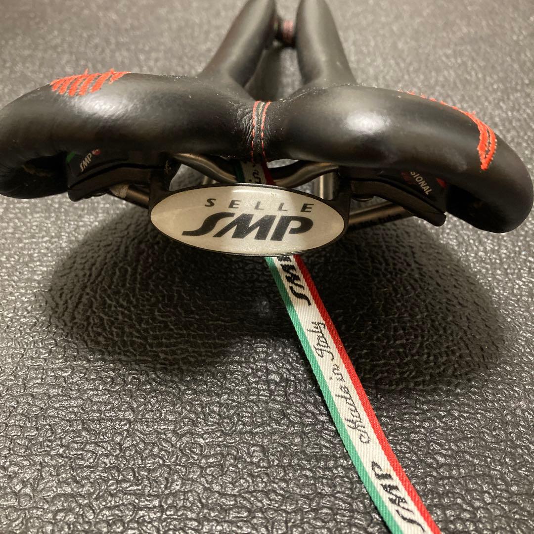 Selle SMP Dynamic サドル ブラック/レッド