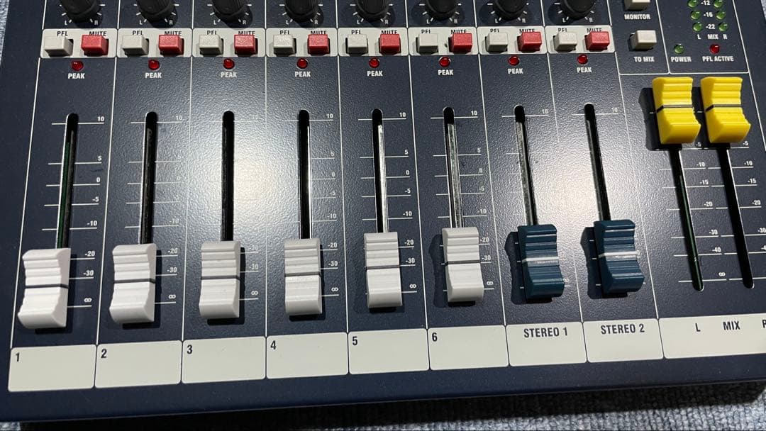Soundcraft EPM6 アナログミキサー　10ch