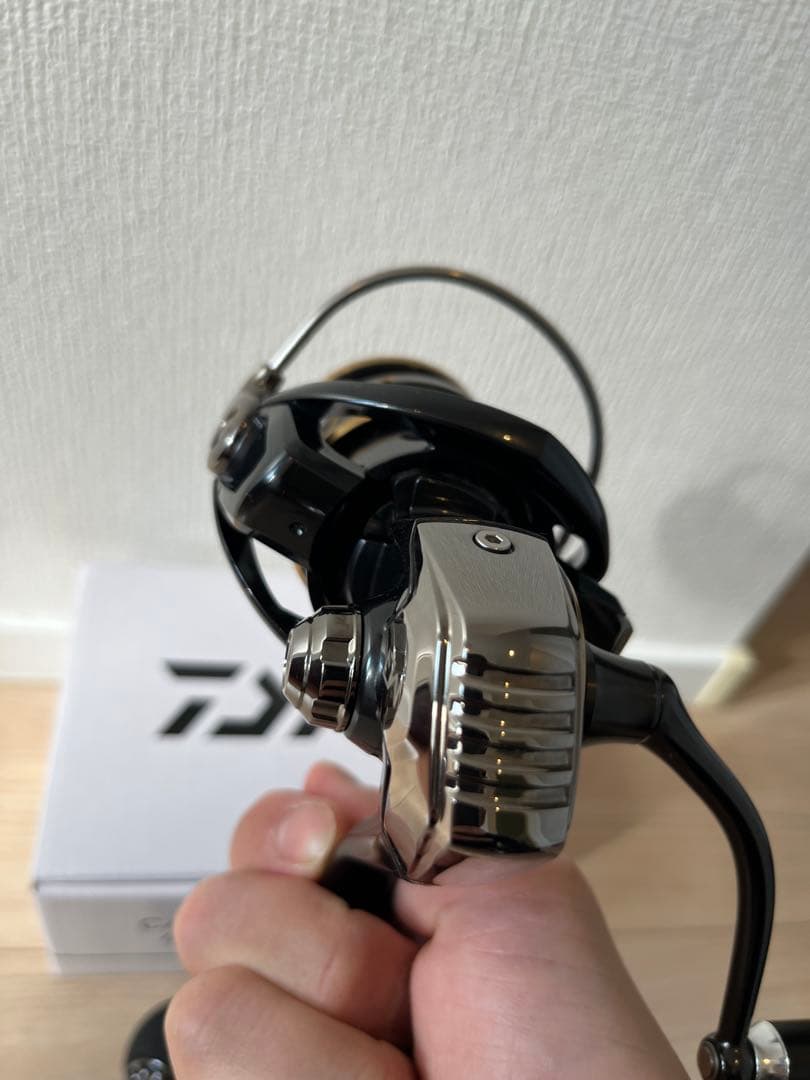 新品同様　ダイワ スピニングリール 22カルディア SW 4000-CXH