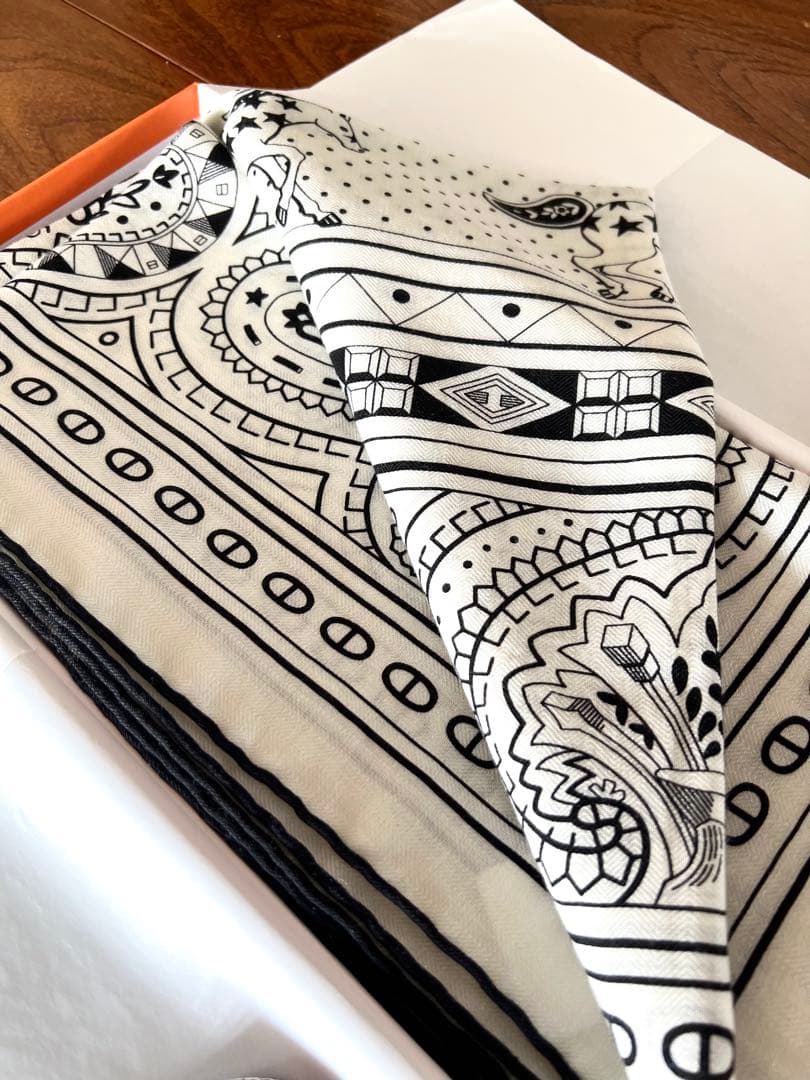 【新品】HERMES カシシル《シュヴァル・ドゥ・クール・バンダナ》白黒