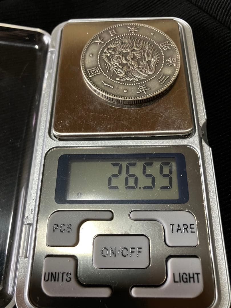希少　欠貝圓　明治三年　旧一圓銀貨　貿易銀　　カプセル入り　価格相談可