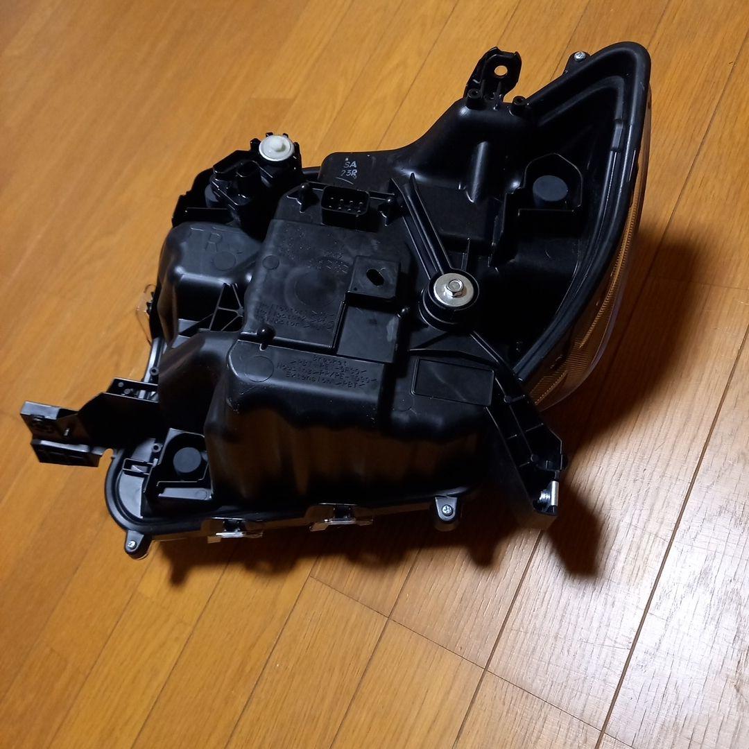 ダイハツタントファンクロス純正LED右側ヘッドライトユニットスタンレー製品