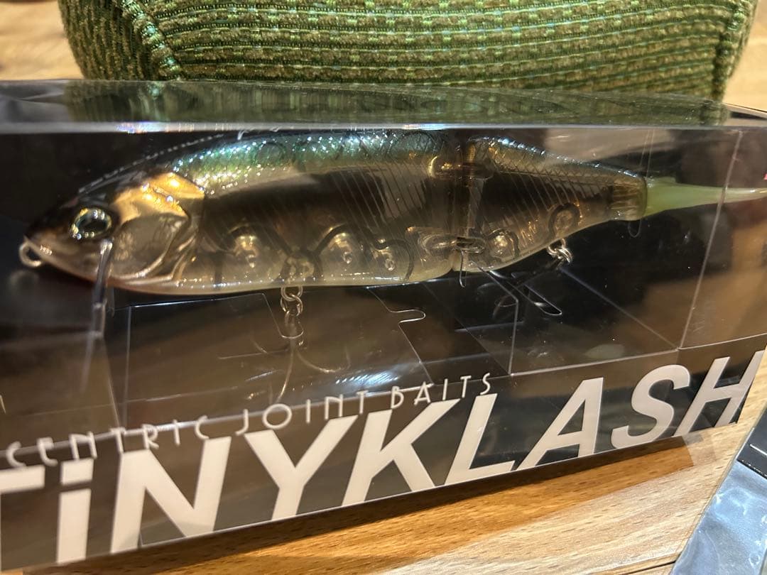 ★DRTタイニークラッシュ　ゴーストカワムツ★新品未使用品　V-テイル付き