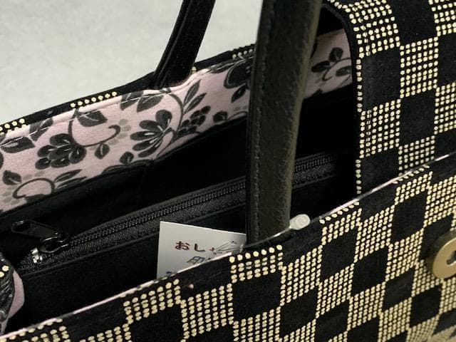 最終価格限定入荷　お洒落な印伝風の横長トートバッグ　市松柄
