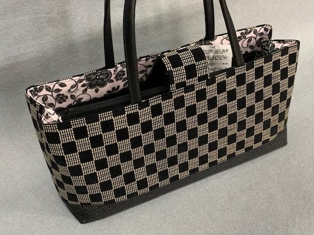 最終価格限定入荷　お洒落な印伝風の横長トートバッグ　市松柄