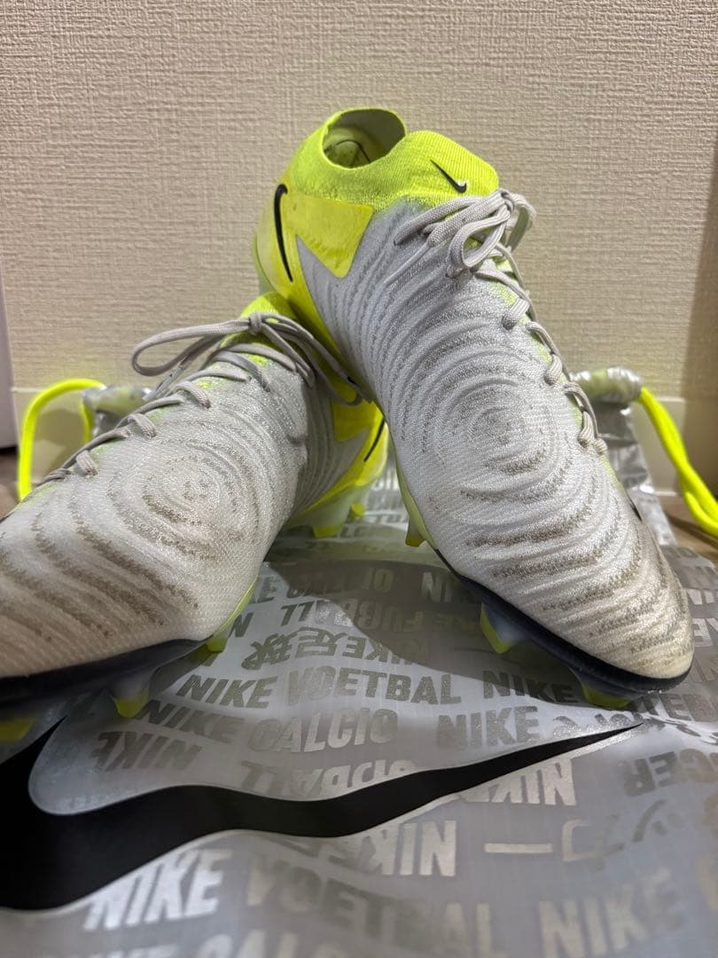 Nike Phantom ホワイト/イエロー スパイクシューズ