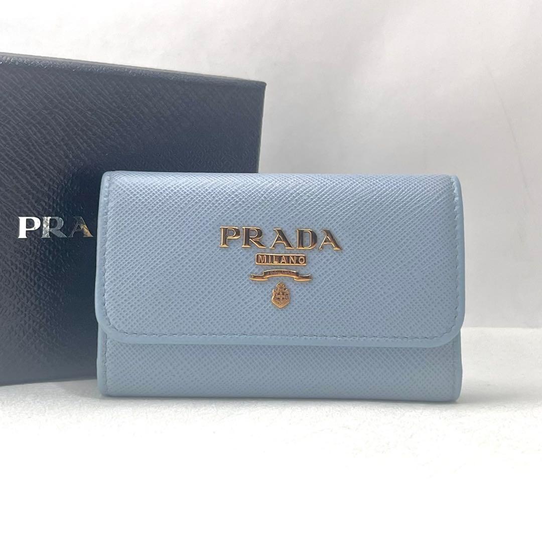プラダ PRADA サフィアーノ キーケース 4連 水色 箱付き　0125-③