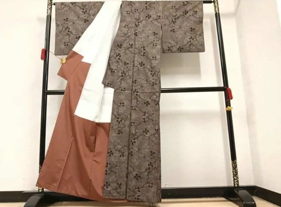 着物リメイク本場大島紬古代染色純泥染め一元7マルキ手織り正絹逸品花柄証紙つき