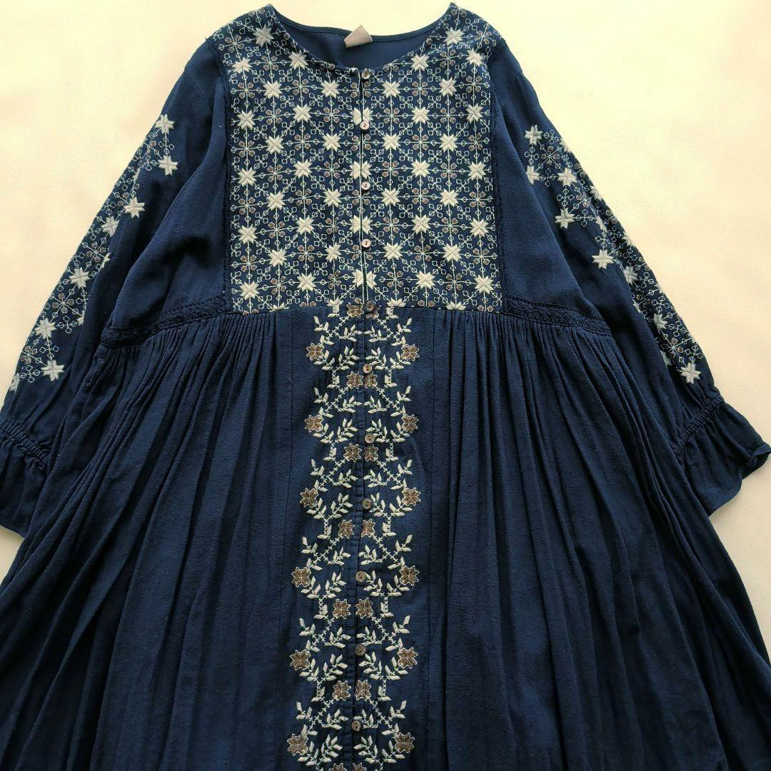 TSUHARU 刺繍タックギャザーワンピース 格子花柄 フリル袖 F 青紺