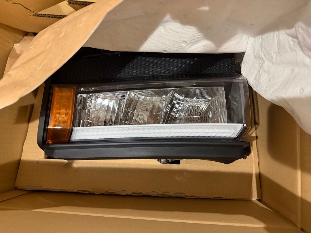 【新品未使用】ランクル250VX 角目LEDヘッドライト(両目セット)