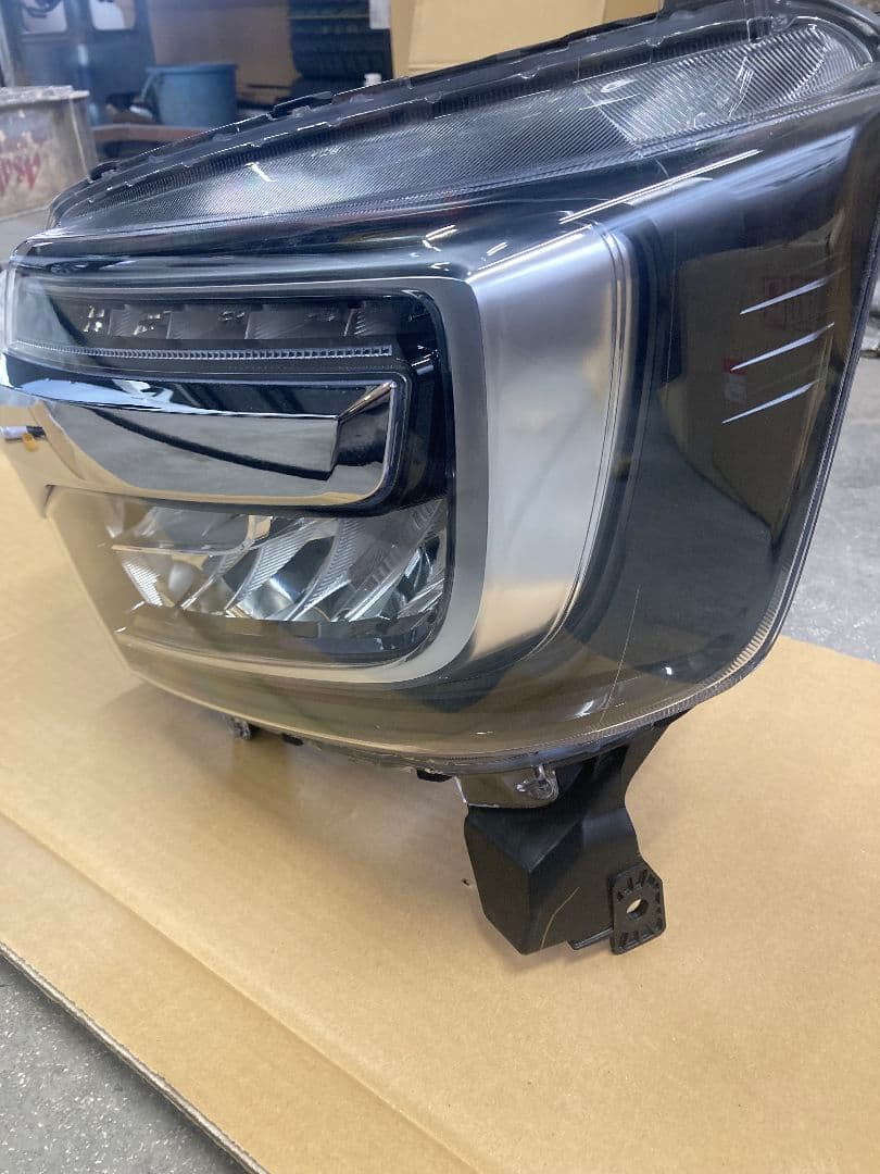 HONDA　N-BOXヘッドライト