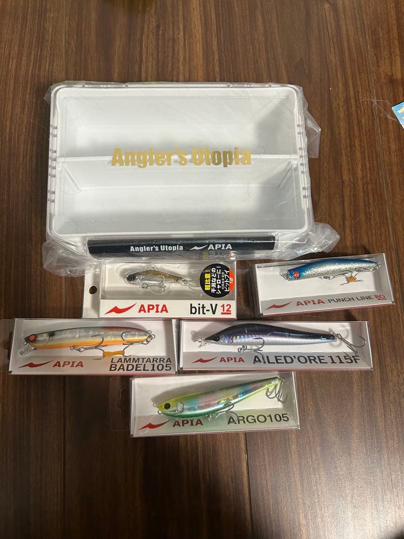 APIA ルアー5個&ボックスセット　アピア　シーバス　メガバス