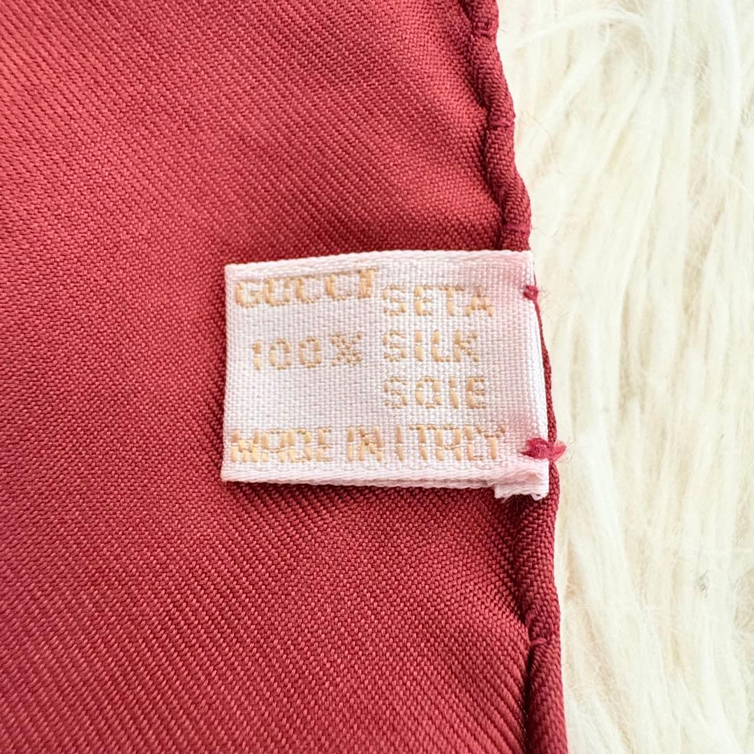 GUCCI 大判シルクスカーフ　花柄　ヴィンテージ　イタリア製　絹100% 赤系
