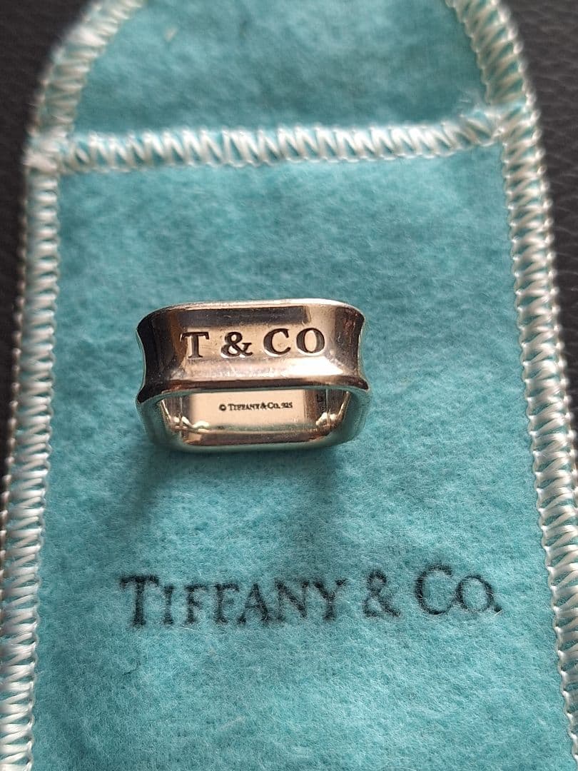 Tiffany & Co.の925シルバー製スクエアリング